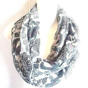 Womens NWOT No Label Antique Paisley Infinity Scarf